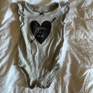 CARTER’S baby girl size 6 months grey onsie. Black sparkly ✨